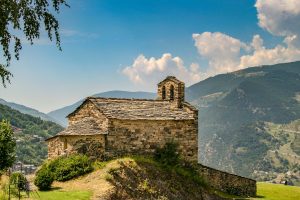 ¿PER QUÈ INVERTIR A ANDORRA? Andorra és un important centre turístic que rep anualment més de 8 milions de visitants. A Andorra viuen persones i famílies de més de 100 nacionalitats. És un país modern que es beneficia d'un marc polític únic i estable. A més, l’economia és molt dinàmica, l’homologació fiscal, la seguretat per a les empreses i les famílies es única, una de les millors del mon. Andorra amb un l’entorn natural magnífic fan que sigui un estats més atractius per a les inversions. Situats al costat de l’edifici de Govern, som una petita immobiliaria familiar Andorrana especialistes i líders en el mercat immobiliari d’Andorrà, degut al nostre coneixement, i experiència, en tot tipus de gestions d’immobles (lloguers, traspassos, compra venda, administració de finques), amb un tracte adaptat i personalitzat al gust i les necessitats dels nostres clients. http://immotaga.ad/ Contamos con un equipo joven y dinámico que trabaja intensamente para localizar, siempre según las premisas iniciales aportadas por el cliente, el inmueble en Andorra que más se ajusta a sus preferencias y necesidades. Quizás te pueda interesar Andorra la Vella La Massana Canillo Encamp Ordino Sant Julià de Lòria Escaldes-Engordany Contáctanos: Leopold López Esquerda - Col.legiat AGIA nº 439 Teléfono: +376335497 - Correo Electrónico: immotaga@immotaga.ad - Dirección: Camí Planell de la callissa, 7, 1-1 AD400 Sispony - La Massana (Andorra) http://immotaga.ad/