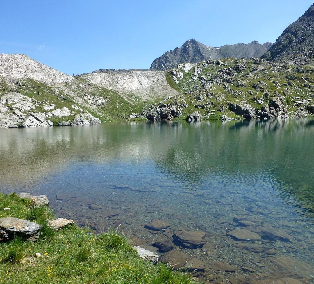 DELTA IMMO : Votre Expert Immobilier de référence en Principauté d'Andorre
Découvrez DELTA IMMO (www.deltaimmo.ad), la nouvelle agence immobilière spécialisée dans l'achat-vente de biens immobiliers en Principauté d'Andorre. Forte d'une expertise exceptionnelle de 53 années sur le marché andorran, notre agence se distingue par son savoir-faire haut de gamme et sa connaissance approfondie du secteur immobilier local.
Sous la direction d’un professionnel reconnu et présent sur le marché immobilier andorran depuis 1972, DELTA IMMO vous accompagne dans tous vos projets d'acquisition et de cession immobilière. Notre expérience de plus d'un demi-siècle nous confère une expertise unique et une compréhension parfaite des spécificités du marché immobilier en Principauté d'Andorre.
Nos spécialités immobilières :
DELTA IMMO propose ses services pour l'achat-vente d'appartements, d'hôtels, de restaurants, de commerces, de locaux professionnels, de fonds de commerce et de terrains sur l'ensemble du territoire andorran. Que vous soyez investisseur, particulier ou professionnel, nous mettons notre expertise à votre service.
Nos zones d'intervention privilégiées : 
Notre agence se spécialise particulièrement dans les secteurs les plus attractifs d'Andorre : Pas de la Case pour les opportunités ski et duty-free. Encamp pour sa proximité avec les stations et resorts Sky. Soldeu El Tarter pour son potentiel touristique exceptionnel. Canillo pour son cadre naturel privilégié. Ordino pour son charme authentique, et Andorra la Vella pour ses opportunités commerciales et résidentielles premium.
Pourquoi choisir DELTA IMMO ?
53 ans d'expérience sur le marché immobilier andorran
Connaissance approfondie de la fiscalité, les lois et les avantages immobiliers en Principauté d'Andorre.
Expertise dans les investissements immobiliers et la résidence fiscale en Andorre
Accompagnement personnalisé de A à Z dans vos projets immobiliers
Réseau professionnel établi et relations privilégiées avec les acteurs locaux
Services complets et professionnels :
DELTA IMMO vous propose un service complet y compris l'évaluation immobilière, la recherche de biens selon vos critères, l'accompagnement juridique, et le suivi post-acquisition. Notre connaissance du marché nous permet de vous orienter vers les meilleures opportunités d'investissement immobilier en Andorre.
Investir en Andorre avec Confiance :
Profitez des avantages fiscaux exceptionnels de la Principauté d'Andorre pour vos investissements immobiliers. DELTA IMMO vous guide dans vos démarches de résidence fiscale et optimise vos acquisitions immobilières selon la législation andorrane en vigueur.
Contactez dès aujourd'hui DELTA IMMO via www.deltaimmo.ad et bénéficiez de l'expertise de notre équipe professional pour concrétiser vos projets immobiliers en Principauté d'Andorre. Votre investissement immobilier mérite l'excellence de notre savoir-faire de plus d'un demi-siècle.