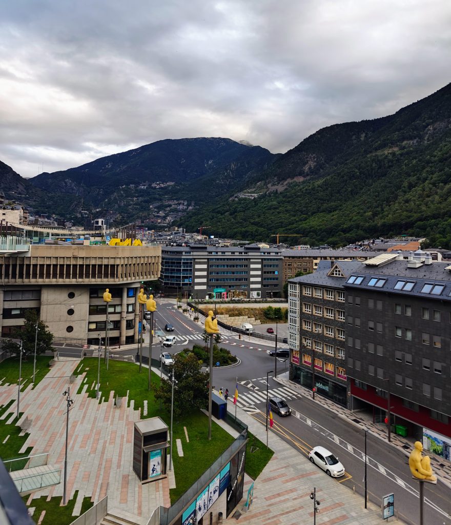 DELTA IMMO : Votre Expert Immobilier de référence en Principauté d'Andorre
Découvrez DELTA IMMO (www.deltaimmo.ad), la nouvelle agence immobilière spécialisée dans l'achat-vente de biens immobiliers en Principauté d'Andorre. Forte d'une expertise exceptionnelle de 53 années sur le marché andorran, notre agence se distingue par son savoir-faire haut de gamme et sa connaissance approfondie du secteur immobilier local.
Sous la direction d’un professionnel reconnu et présent sur le marché immobilier andorran depuis 1972, DELTA IMMO vous accompagne dans tous vos projets d'acquisition et de cession immobilière. Notre expérience de plus d'un demi-siècle nous confère une expertise unique et une compréhension parfaite des spécificités du marché immobilier en Principauté d'Andorre.
Nos spécialités immobilières :
DELTA IMMO propose ses services pour l'achat-vente d'appartements, d'hôtels, de restaurants, de commerces, de locaux professionnels, de fonds de commerce et de terrains sur l'ensemble du territoire andorran. Que vous soyez investisseur, particulier ou professionnel, nous mettons notre expertise à votre service.
Nos zones d'intervention privilégiées :
Notre agence se spécialise particulièrement dans les secteurs les plus attractifs d'Andorre : Pas de la Case pour les opportunités ski et duty-free. Encamp pour sa proximité avec les stations et resorts Sky. Soldeu El Tarter pour son potentiel touristique exceptionnel. Canillo pour son cadre naturel privilégié. Ordino pour son charme authentique, et Andorra la Vella pour ses opportunités commerciales et résidentielles premium.
Pourquoi choisir DELTA IMMO ?
53 ans d'expérience sur le marché immobilier andorran
Connaissance approfondie de la fiscalité, les lois et les avantages immobiliers en Principauté d'Andorre.
Expertise dans les investissements immobiliers et la résidence fiscale en Andorre
Accompagnement personnalisé de A à Z dans vos projets immobiliers
Réseau professionnel établi et relations privilégiées avec les acteurs locaux
Services complets et professionnels :
DELTA IMMO vous propose un service complet y compris l'évaluation immobilière, la recherche de biens selon vos critères, l'accompagnement juridique, et le suivi post-acquisition. Notre connaissance du marché nous permet de vous orienter vers les meilleures opportunités d'investissement immobilier en Andorre.
Investir en Andorre avec Confiance :
Profitez des avantages fiscaux exceptionnels de la Principauté d'Andorre pour vos investissements immobiliers. DELTA IMMO vous guide dans vos démarches de résidence fiscale et optimise vos acquisitions immobilières selon la législation andorrane en vigueur.
Contactez dès aujourd'hui DELTA IMMO via www.deltaimmo.ad et bénéficiez de l'expertise de notre équipe professionnelle pour concrétiser vos projets immobiliers en Principauté d'Andorre. Votre investissement immobilier mérite l'excellence de notre savoir-faire de plus d'un demi-siècle.